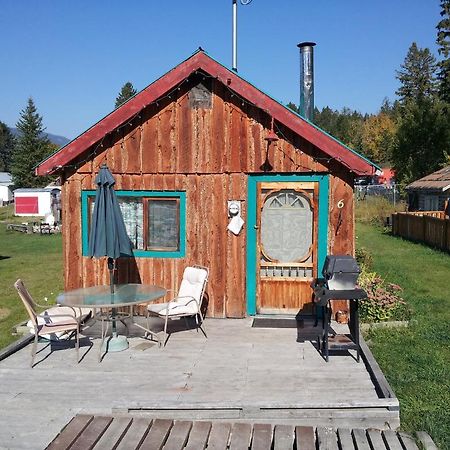 Steamboat Mountain Chalets Otel Spillimacheen Dış mekan fotoğraf