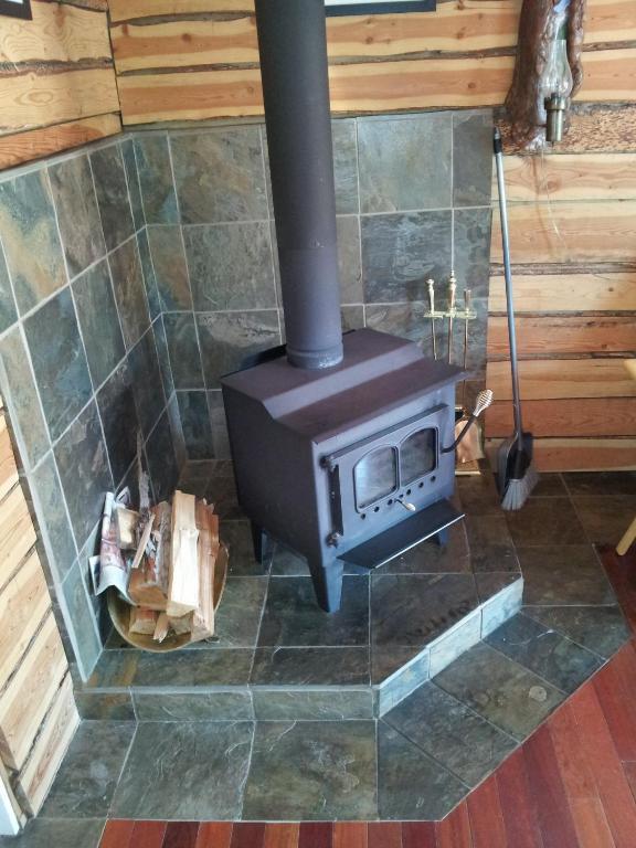Steamboat Mountain Chalets Otel Spillimacheen Oda fotoğraf