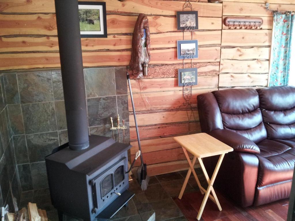 Steamboat Mountain Chalets Otel Spillimacheen Oda fotoğraf