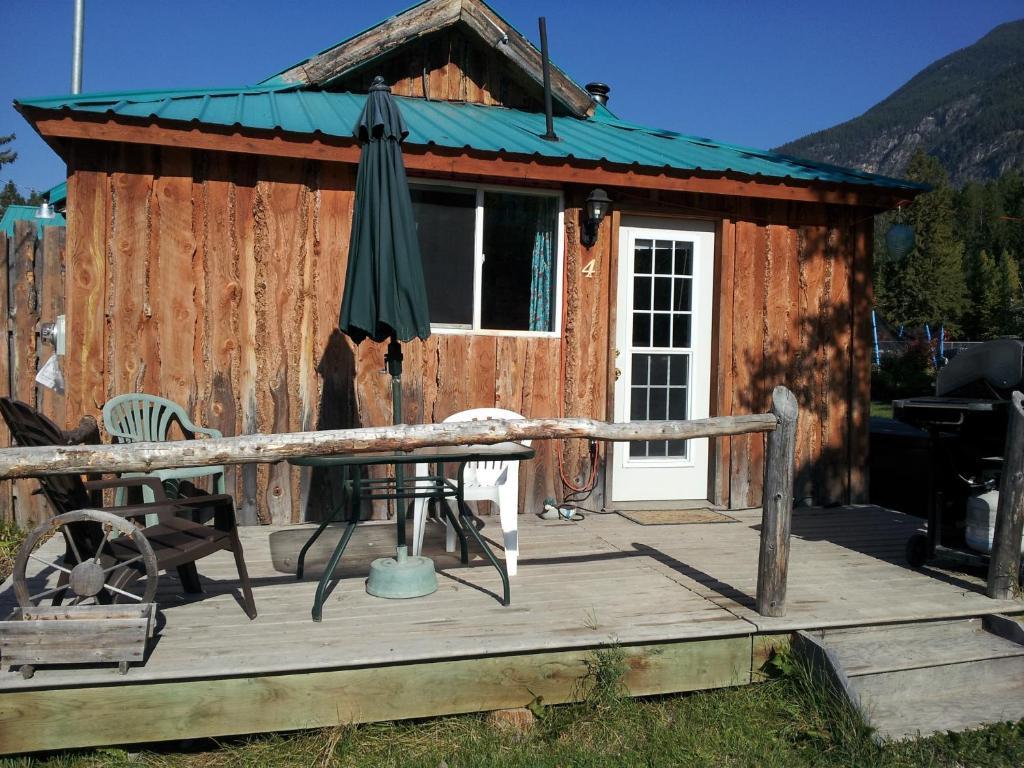 Steamboat Mountain Chalets Otel Spillimacheen Oda fotoğraf