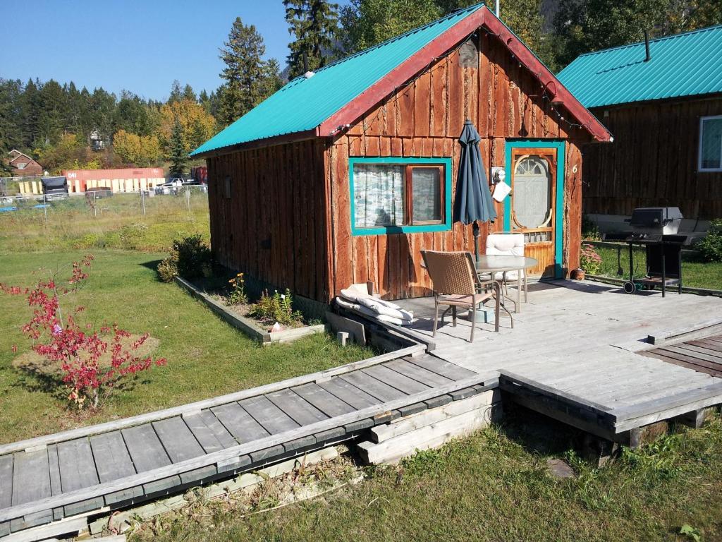 Steamboat Mountain Chalets Otel Spillimacheen Oda fotoğraf