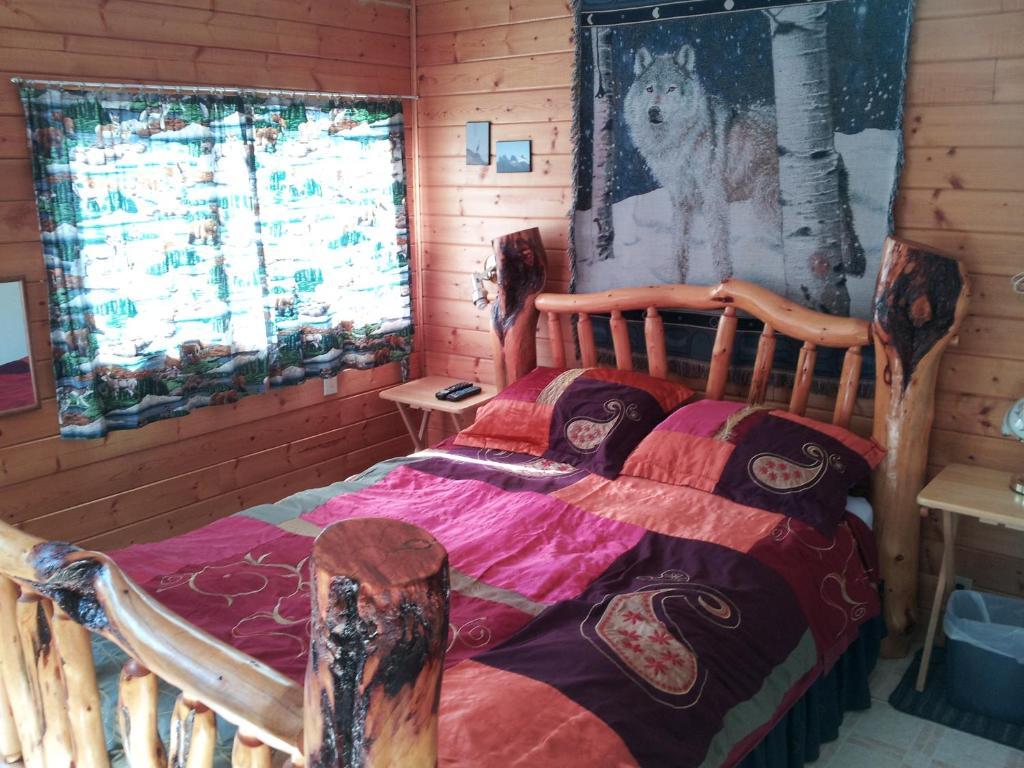 Steamboat Mountain Chalets Otel Spillimacheen Oda fotoğraf