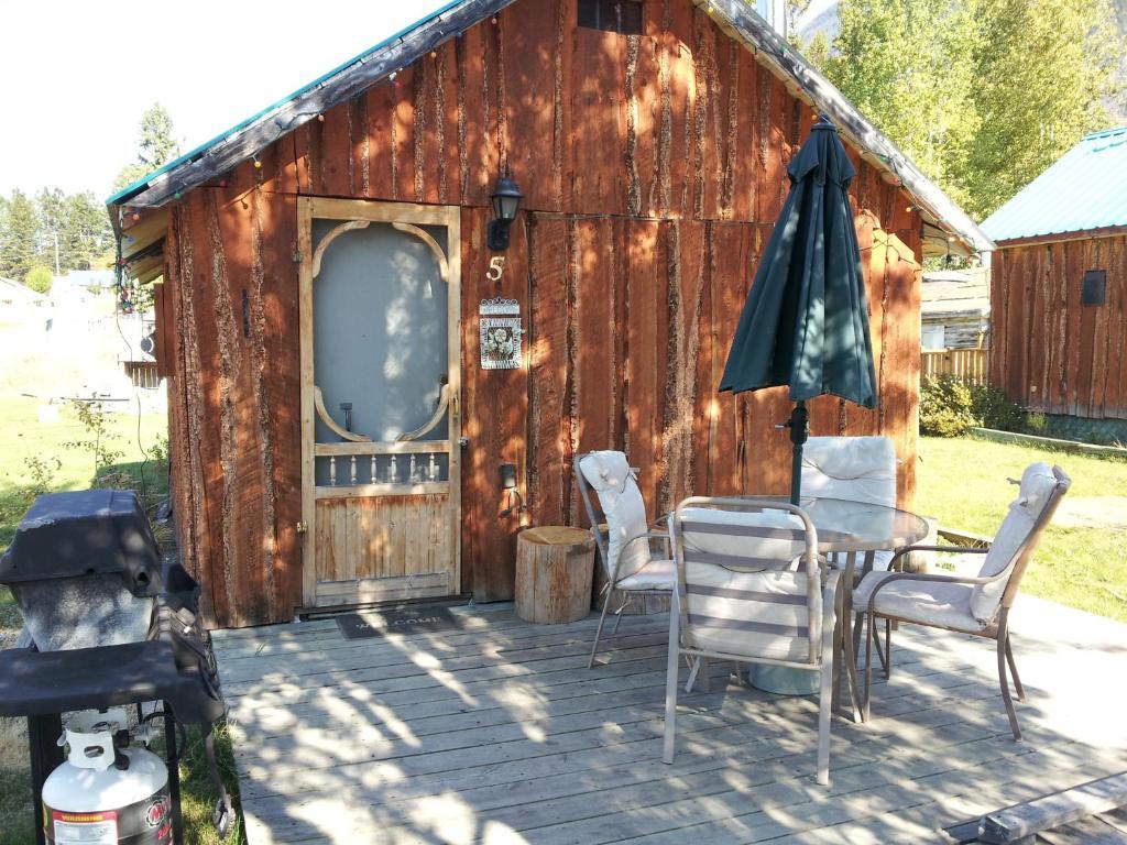 Steamboat Mountain Chalets Otel Spillimacheen Dış mekan fotoğraf