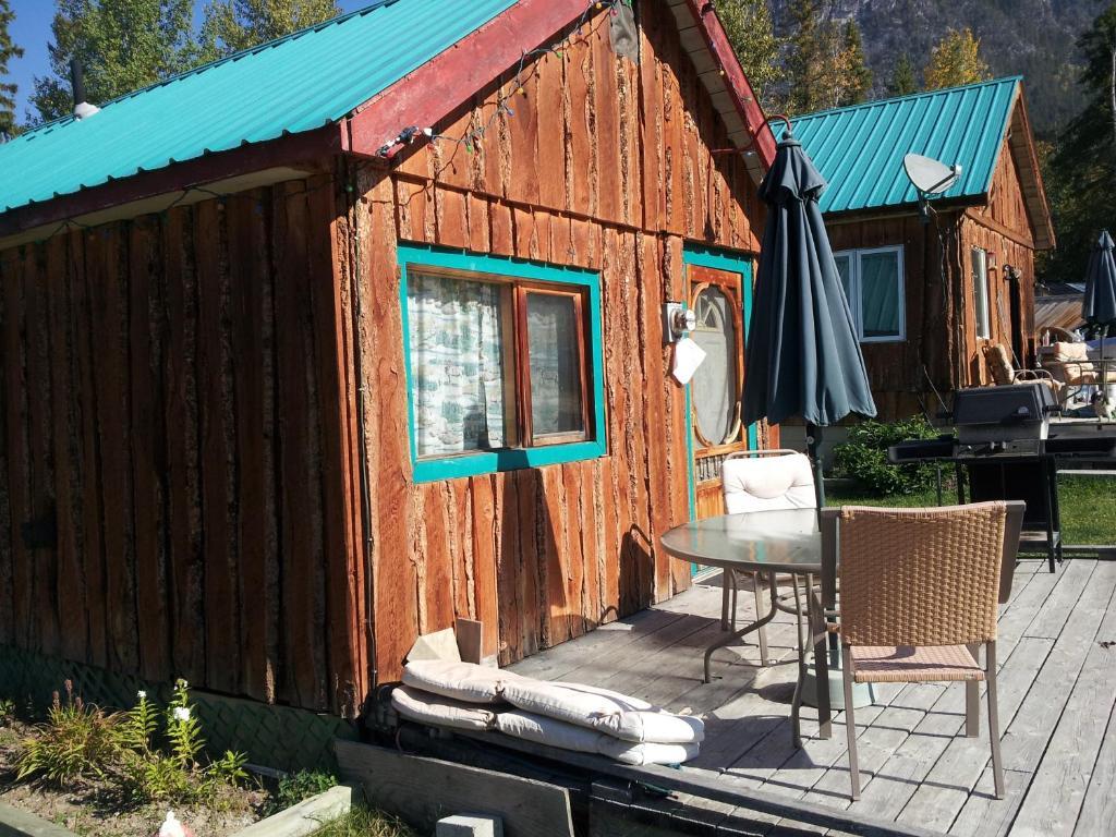 Steamboat Mountain Chalets Otel Spillimacheen Dış mekan fotoğraf