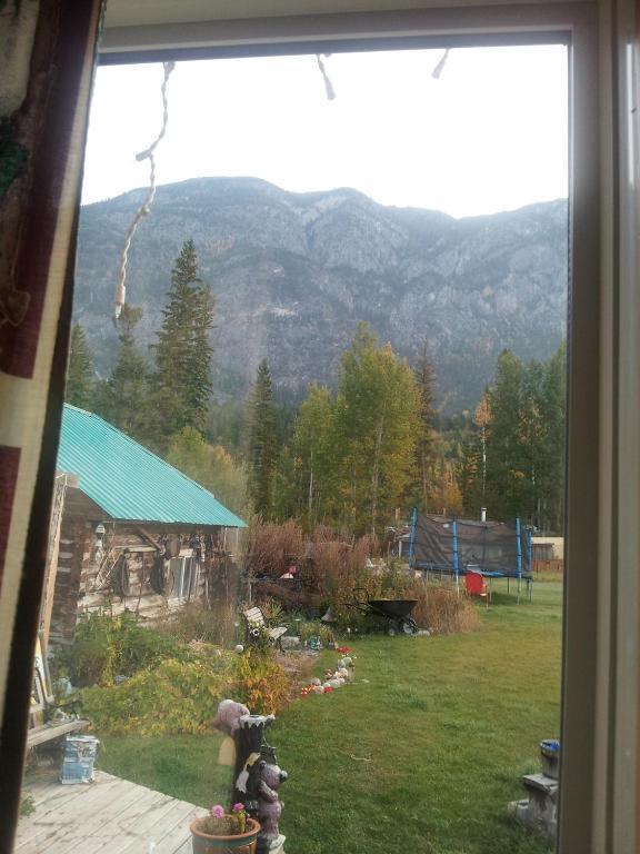 Steamboat Mountain Chalets Otel Spillimacheen Dış mekan fotoğraf