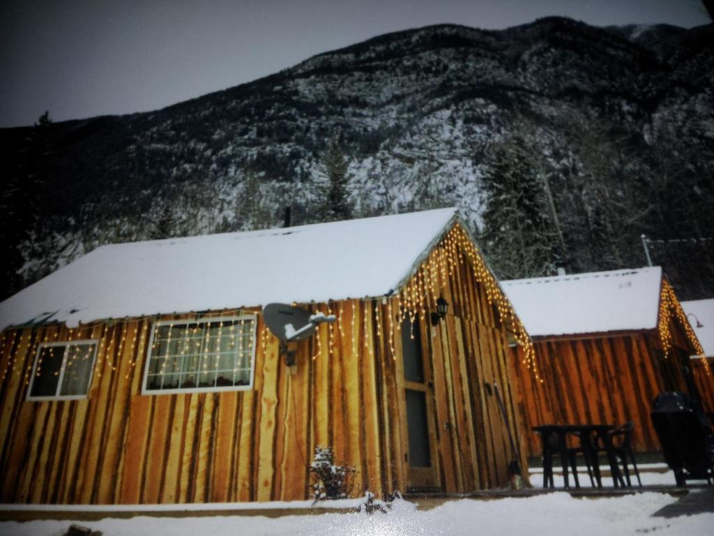 Steamboat Mountain Chalets Otel Spillimacheen Dış mekan fotoğraf